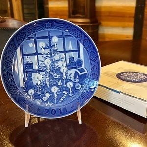 Royal Copenhagen Blue & White Annual Christmas Plate - 2011 - with box